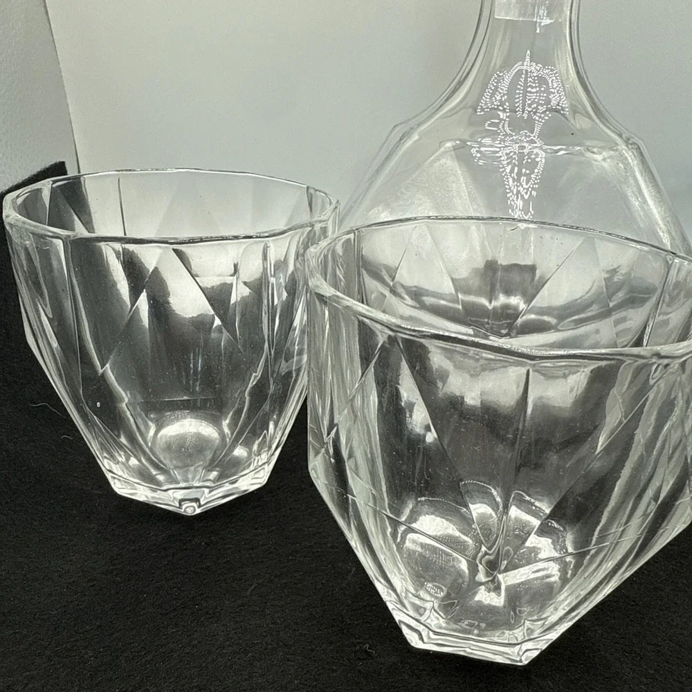 Finedine 6 Pieces Set In Luxury Gift Box Decanter W/ Lid And 4 Whiskey Glasses